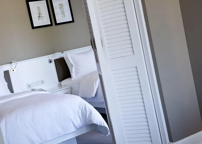 Samira Exclusive & 3*