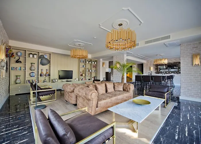 Samira Exclusive & 3*