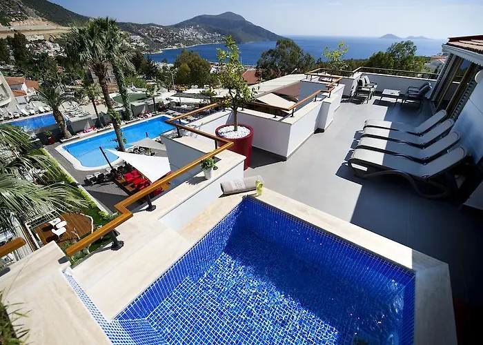 Samira Exclusive & 3*