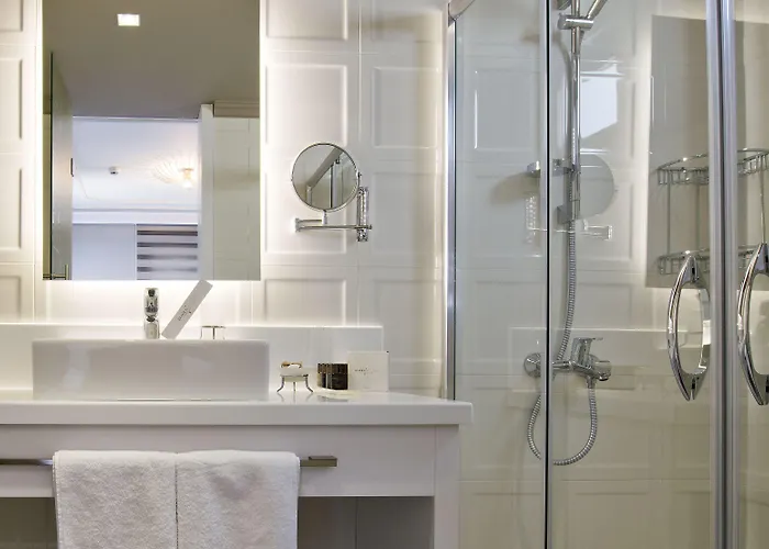 Samira Exclusive & 3*